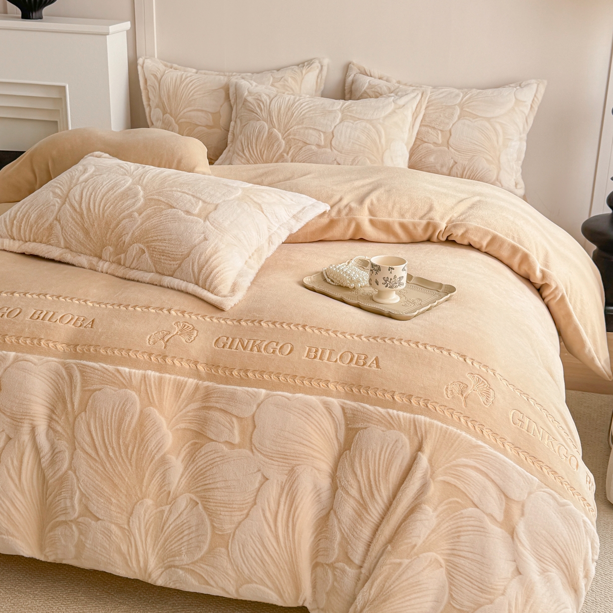 91家纺网 家纺一手货源 找家纺 米可 2025新款兔毛烂花牛奶绒绣花四件套 银杏-卡其