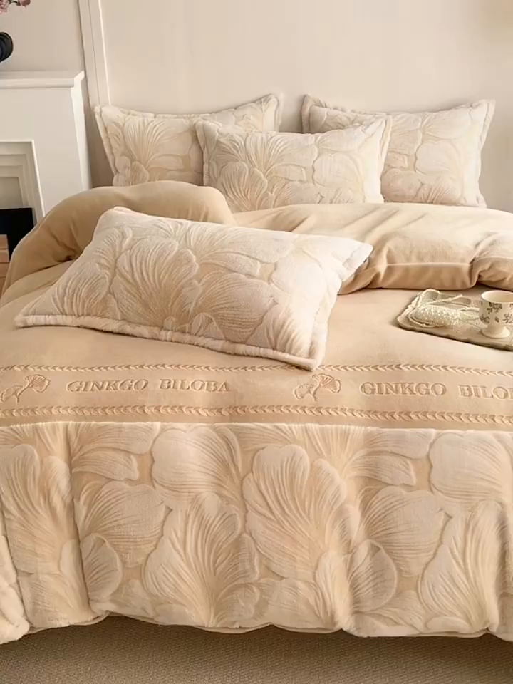 91家纺网 家纺一手货源 找家纺 米可 2025新款兔毛烂花牛奶绒绣花四件套 银杏-卡其