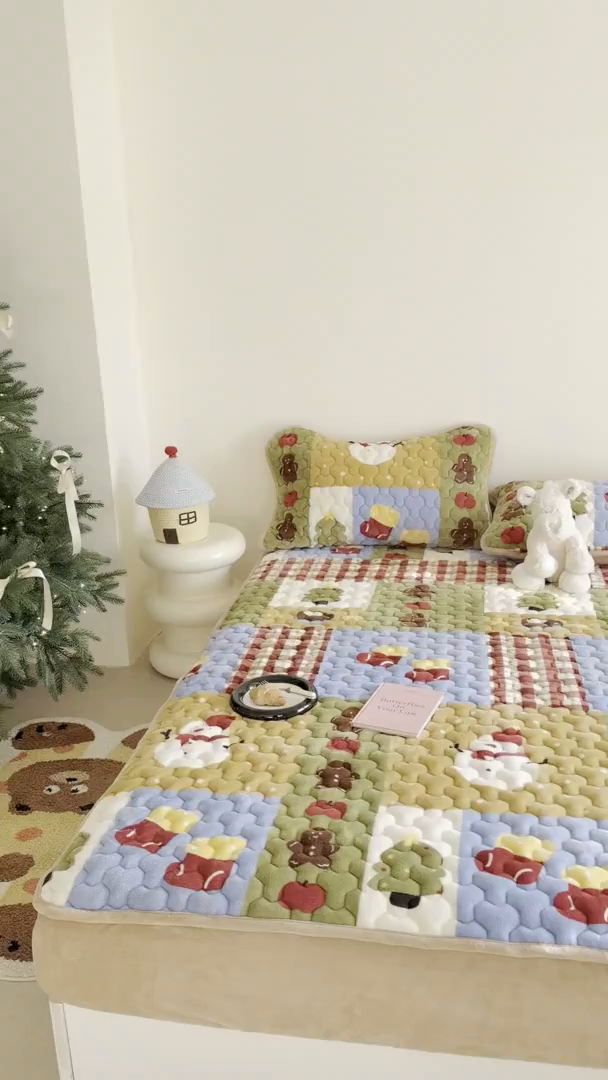 91家纺网 家纺一手货源 找家纺 Sweet dreams甜梦 2025新款高克重牛奶绒印花夹棉床笠圣诞款 雪人奇趣园