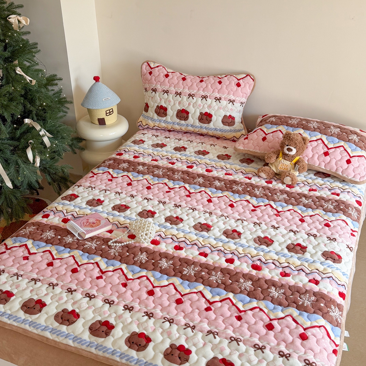 91家纺网 家纺一手货源 找家纺 （总）Sweet dreams甜梦 2025新款高克重牛奶绒印花夹棉床笠圣诞款