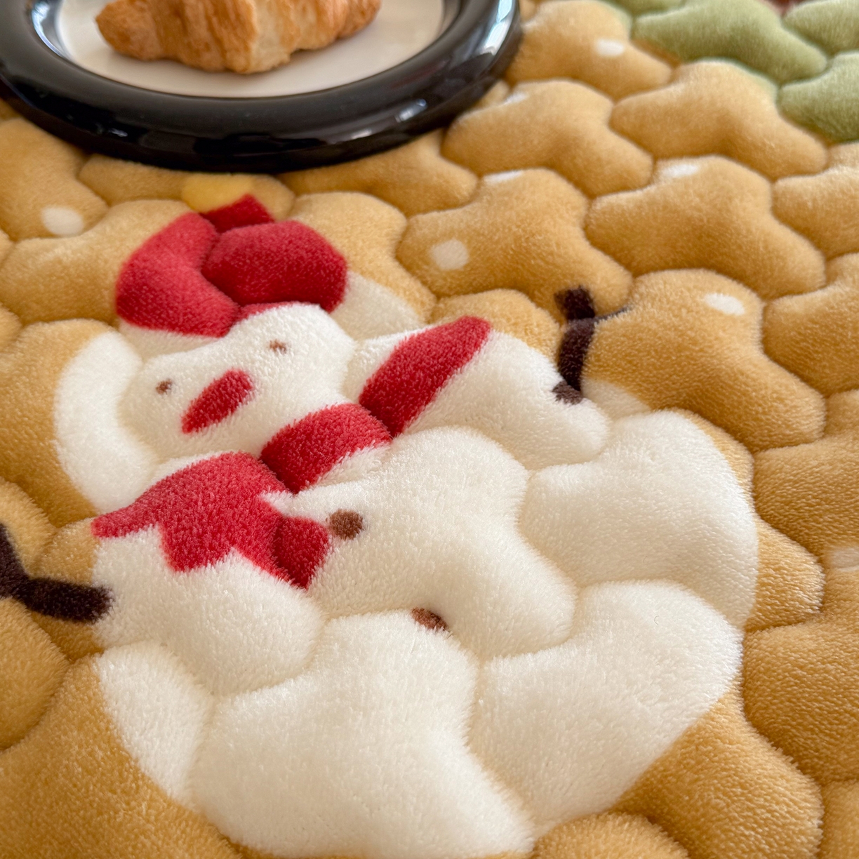 91家纺网 家纺一手货源 找家纺 Sweet dreams甜梦 2025新款高克重牛奶绒印花夹棉床笠圣诞款 雪人奇趣园