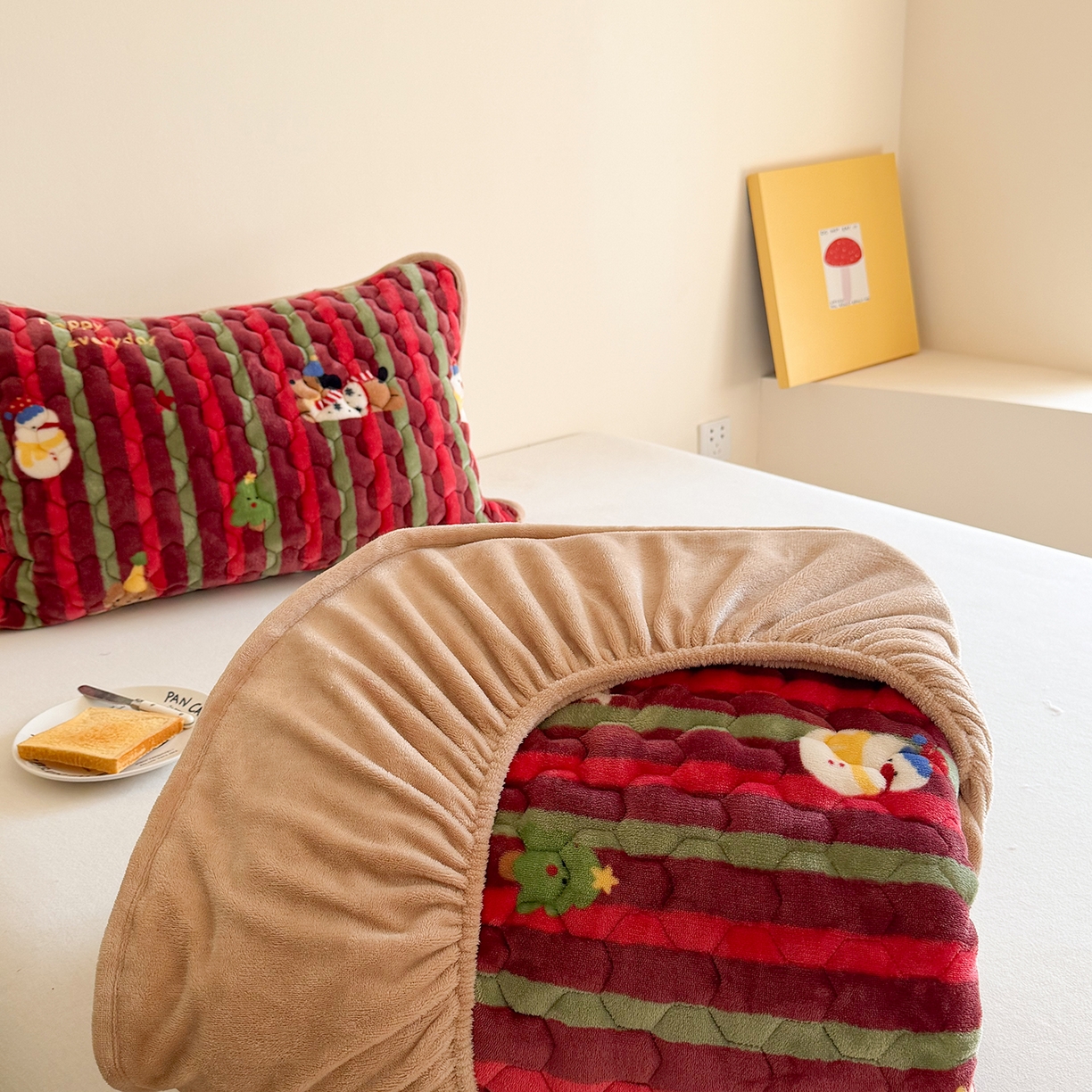 91家纺网 家纺一手货源 找家纺 Sweet dreams甜梦 2025新款高克重牛奶绒印花夹棉床笠圣诞款 糖豆