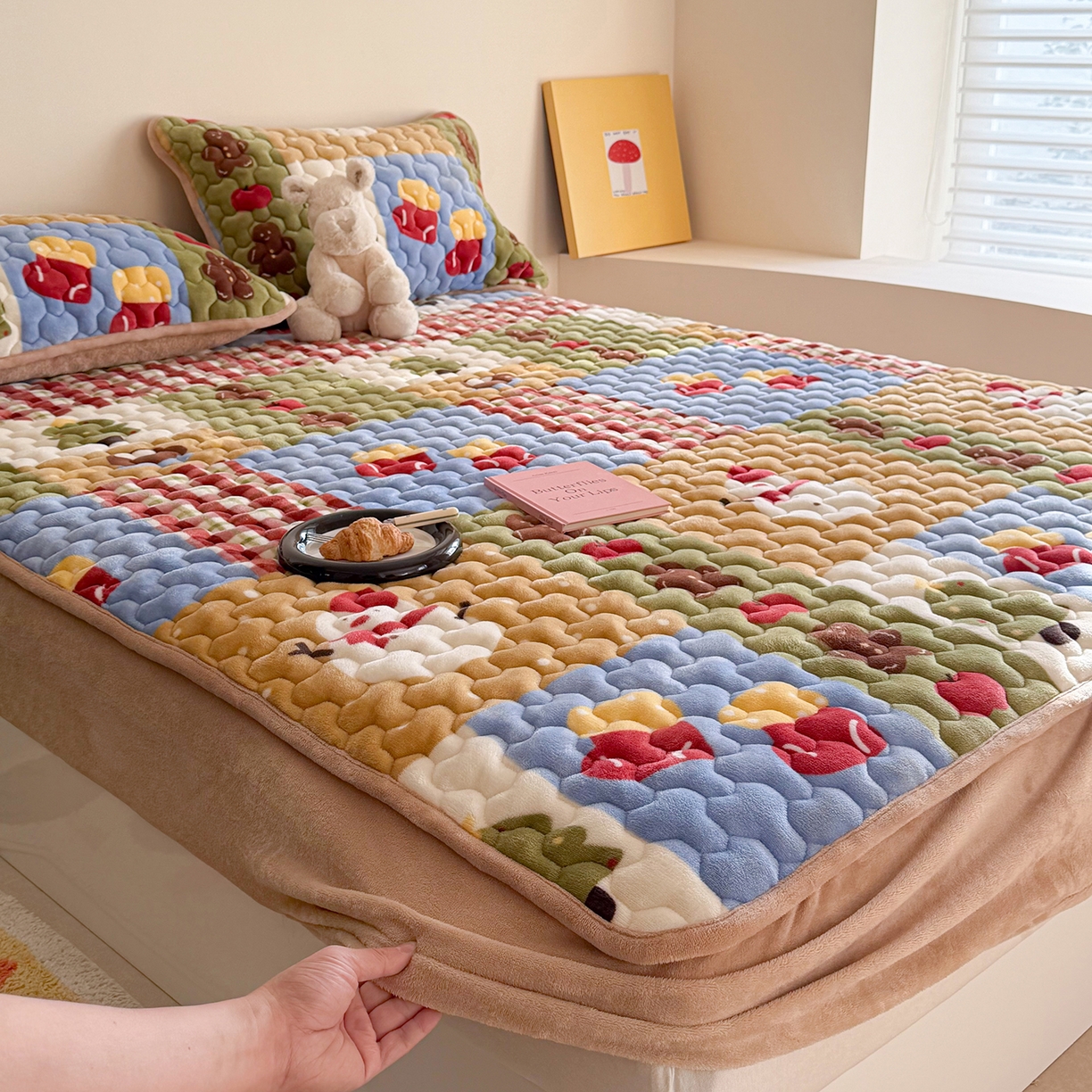 91家纺网 家纺一手货源 找家纺 Sweet dreams甜梦 2025新款高克重牛奶绒印花夹棉床笠圣诞款 雪人奇趣园