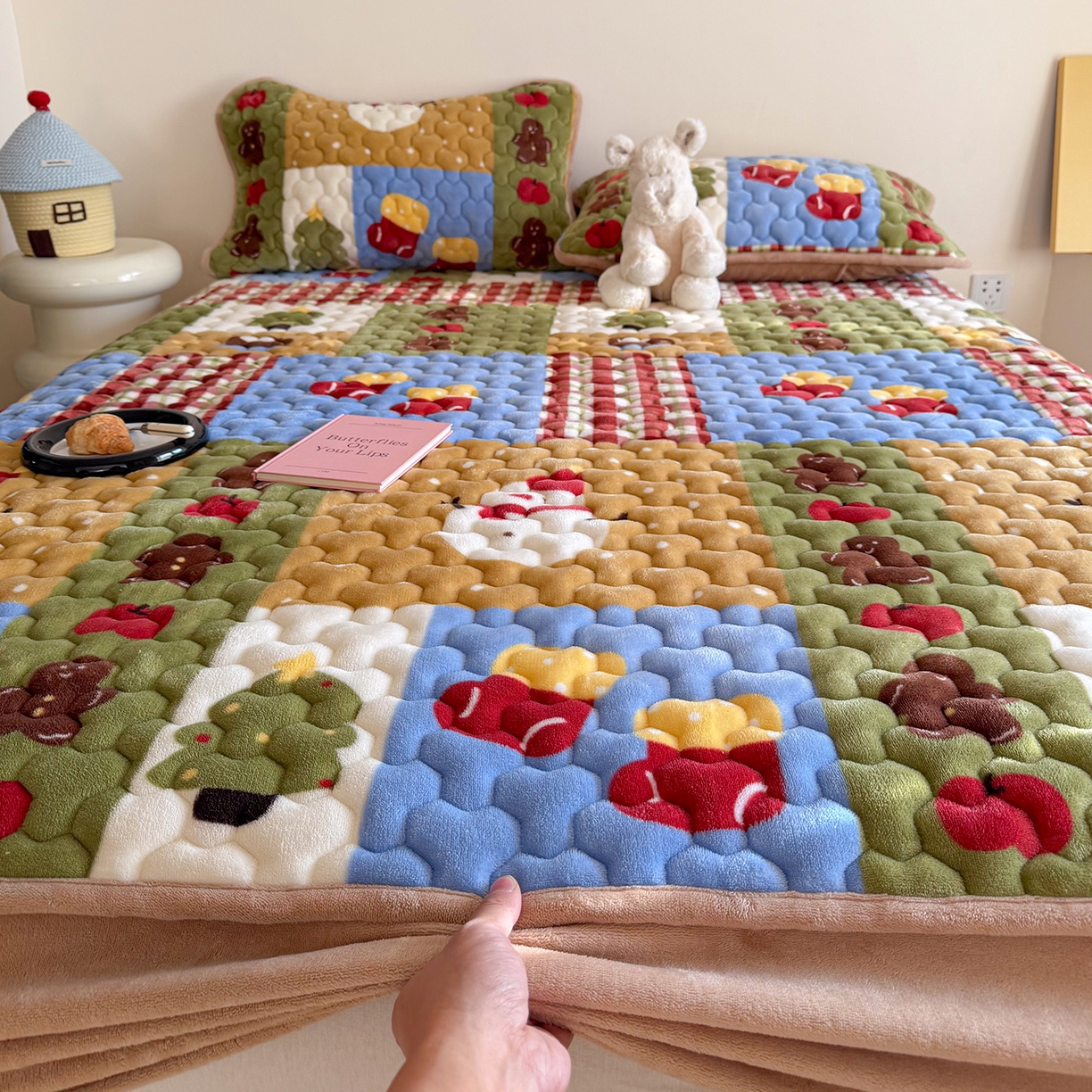 91家纺网 家纺一手货源 找家纺 （总）Sweet dreams甜梦 2025新款高克重牛奶绒印花夹棉床笠圣诞款