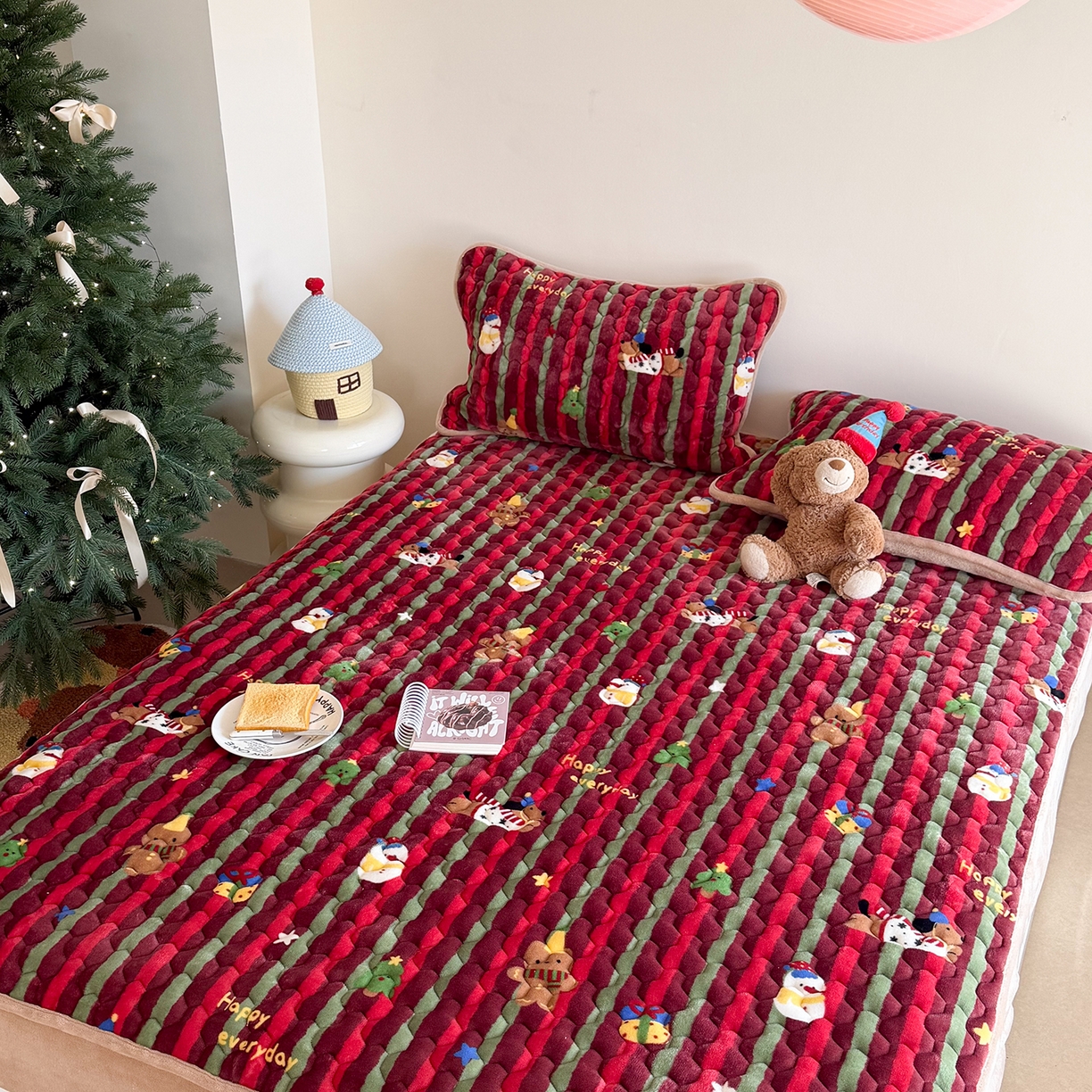 91家纺网 家纺一手货源 找家纺 Sweet dreams甜梦 2025新款高克重牛奶绒印花夹棉床笠圣诞款 糖豆