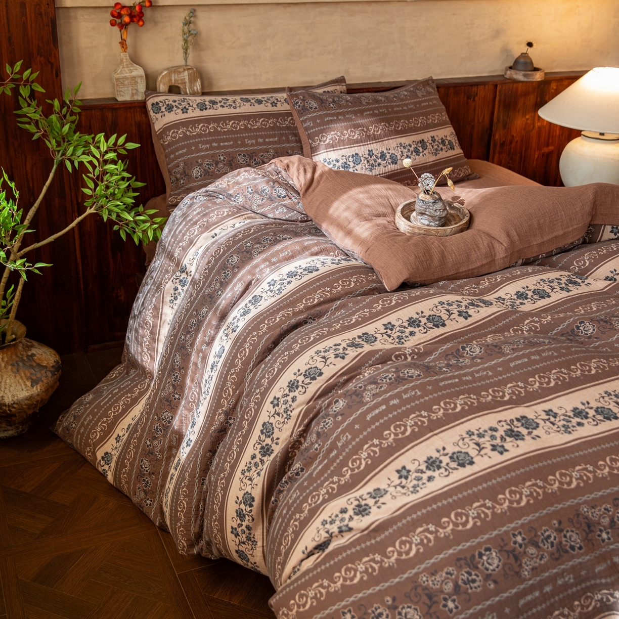 91家纺网 家纺一手货源 找家纺 （总）仰望棉麻双层纱供应链 2025新款全棉纯棉色织提花双层纱四件套-冬日繁花咖