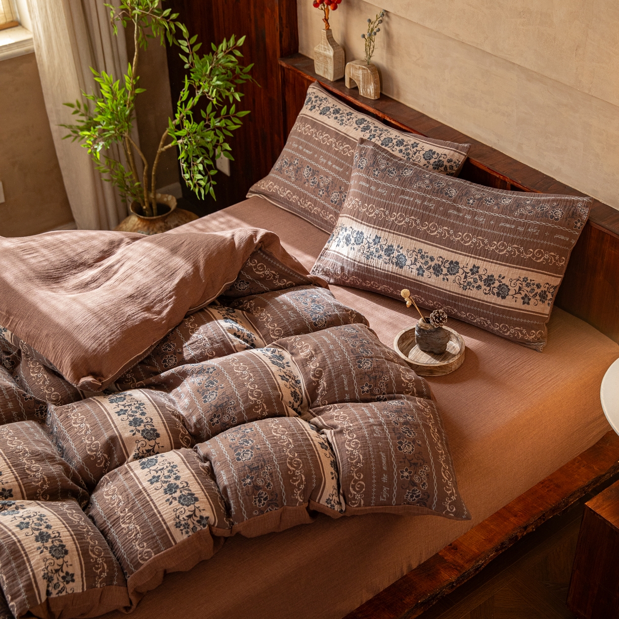 91家纺网 家纺一手货源 找家纺 （总）仰望棉麻双层纱供应链 2025新款全棉纯棉色织提花双层纱四件套-冬日繁花咖