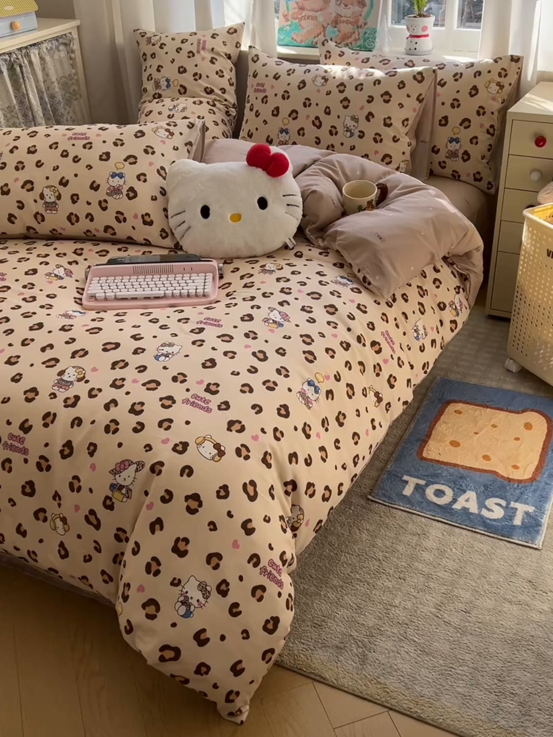 91家纺网 家纺一手货源 找家纺 六巷胡同 2026春夏新款INS卡通基础款全棉纯棉四件套-系列一 米豹纹猫咪