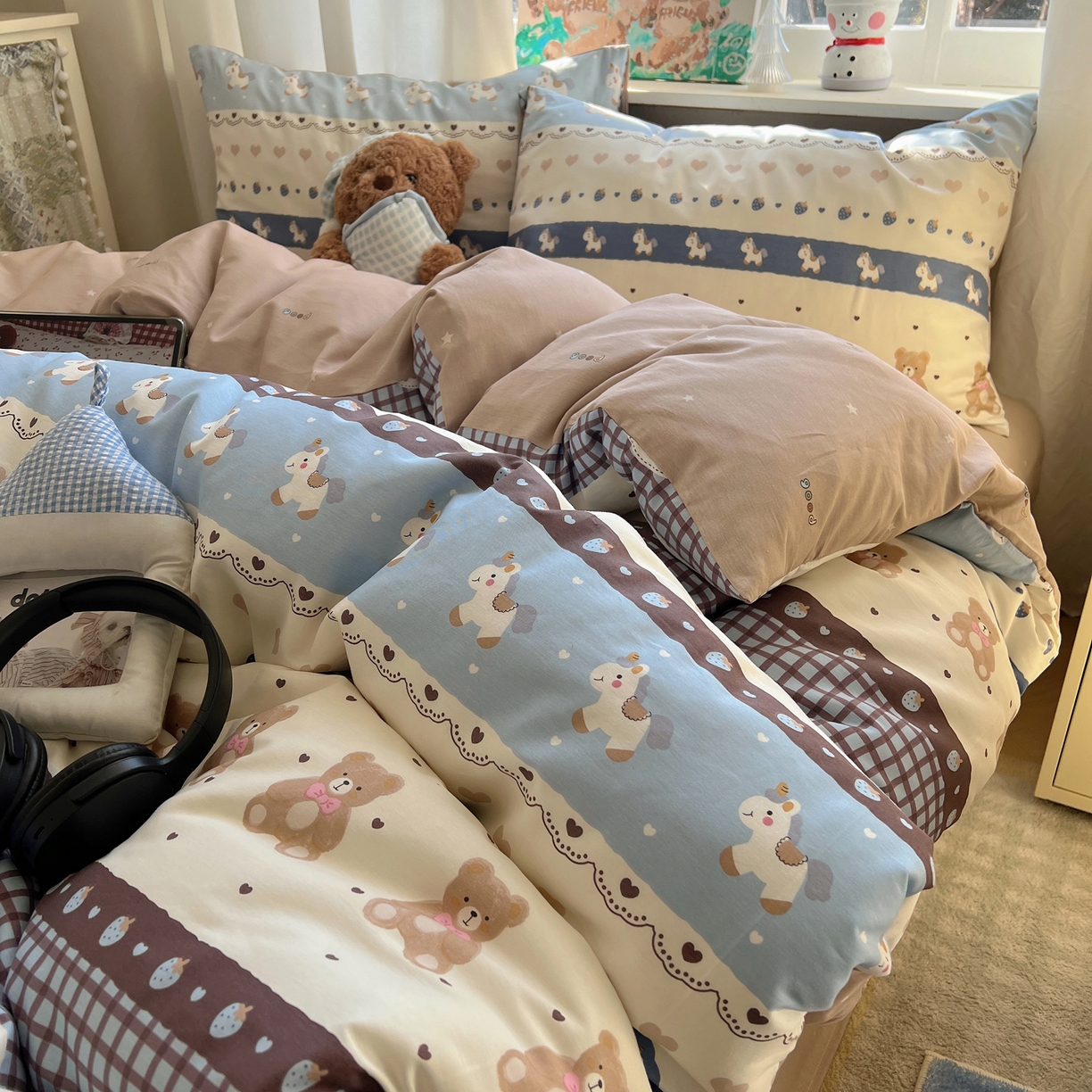 91家纺网 家纺一手货源 找家纺 六巷胡同 2026春夏新款INS卡通基础款全棉纯棉四件套-系列一 费尔岛熊熊