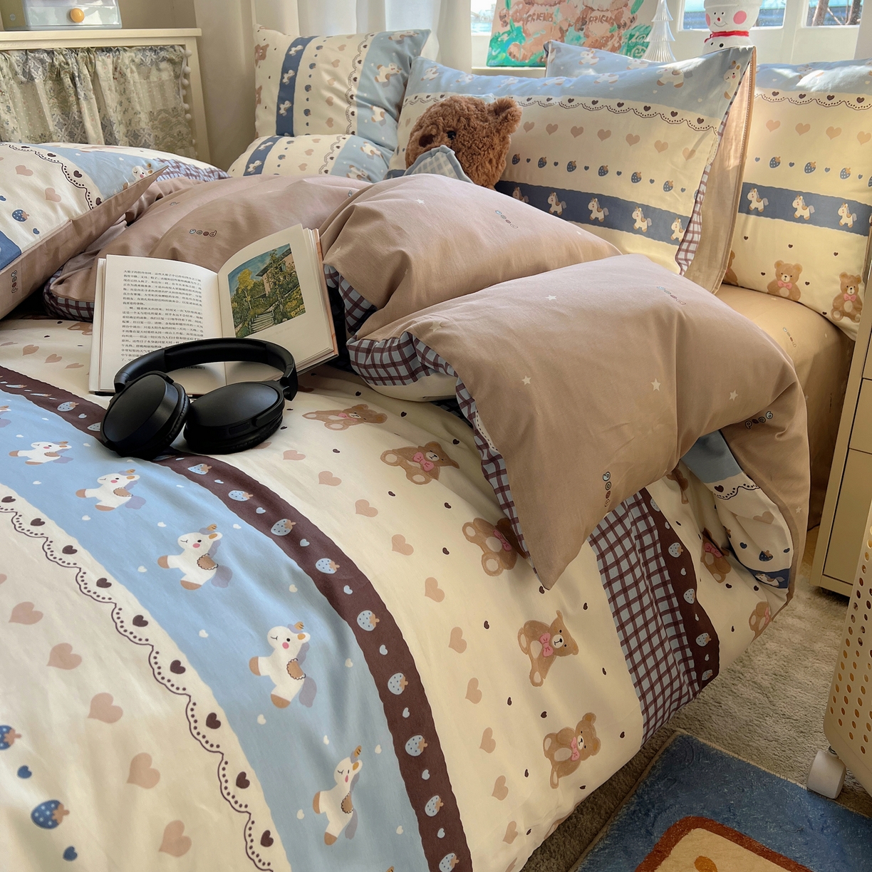 91家纺网 家纺一手货源 找家纺 六巷胡同 2026春夏新款INS卡通基础款全棉纯棉四件套-系列一 费尔岛熊熊