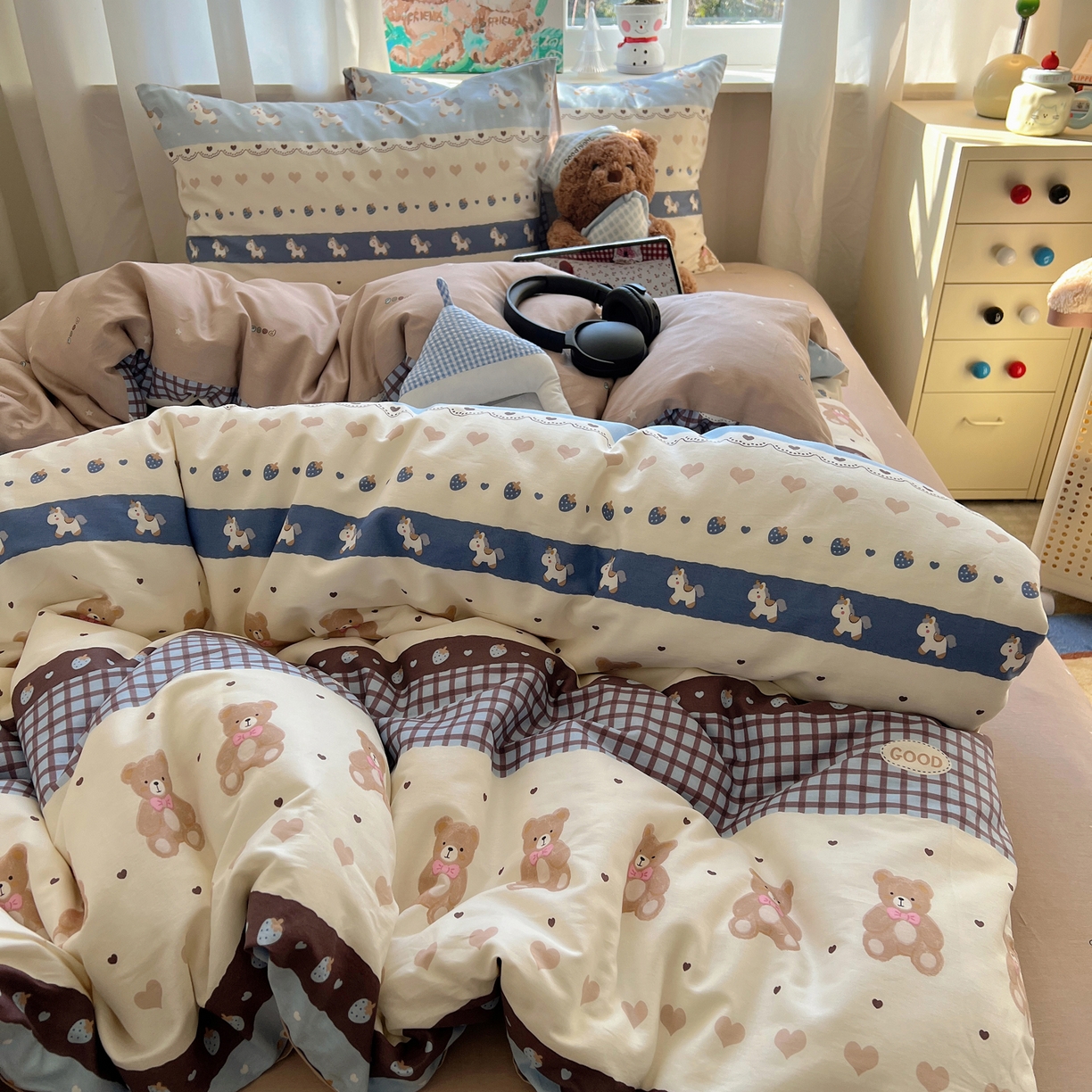 91家纺网 家纺一手货源 找家纺 六巷胡同 2026春夏新款INS卡通基础款全棉纯棉四件套-系列一 费尔岛熊熊