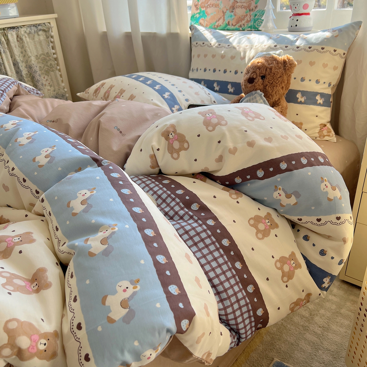 91家纺网 家纺一手货源 找家纺 六巷胡同 2026春夏新款INS卡通基础款全棉纯棉四件套-系列一 费尔岛熊熊