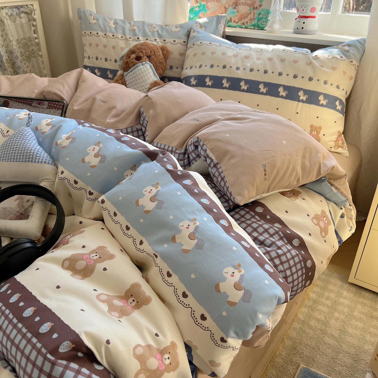 91家纺网 家纺一手货源 找家纺 六巷胡同 2026春夏新款INS卡通基础款全棉纯棉四件套-系列一 费尔岛熊熊