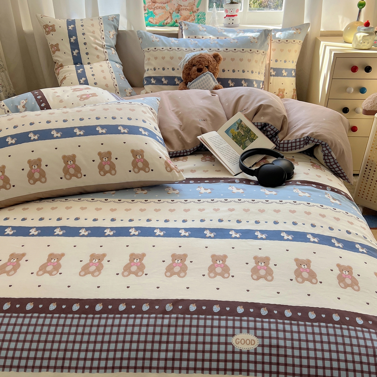 91家纺网 家纺一手货源 找家纺 六巷胡同 2026春夏新款INS卡通基础款全棉纯棉四件套-系列一 费尔岛熊熊