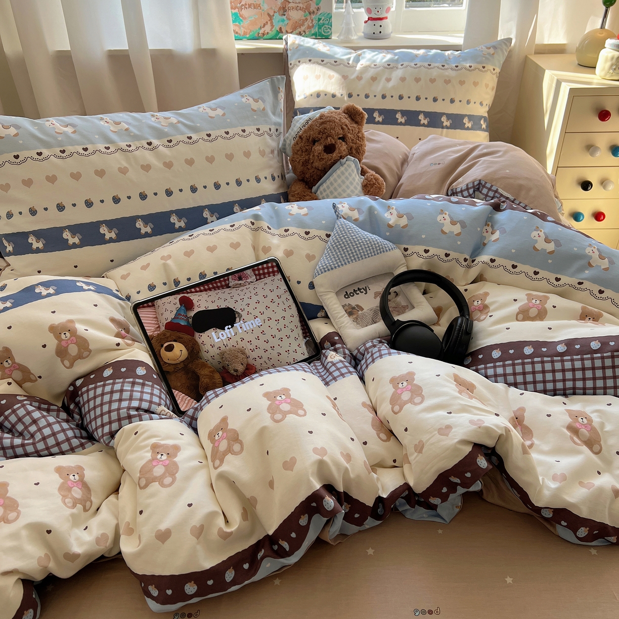 91家纺网 家纺一手货源 找家纺 六巷胡同 2026春夏新款INS卡通基础款全棉纯棉四件套-系列一 费尔岛熊熊