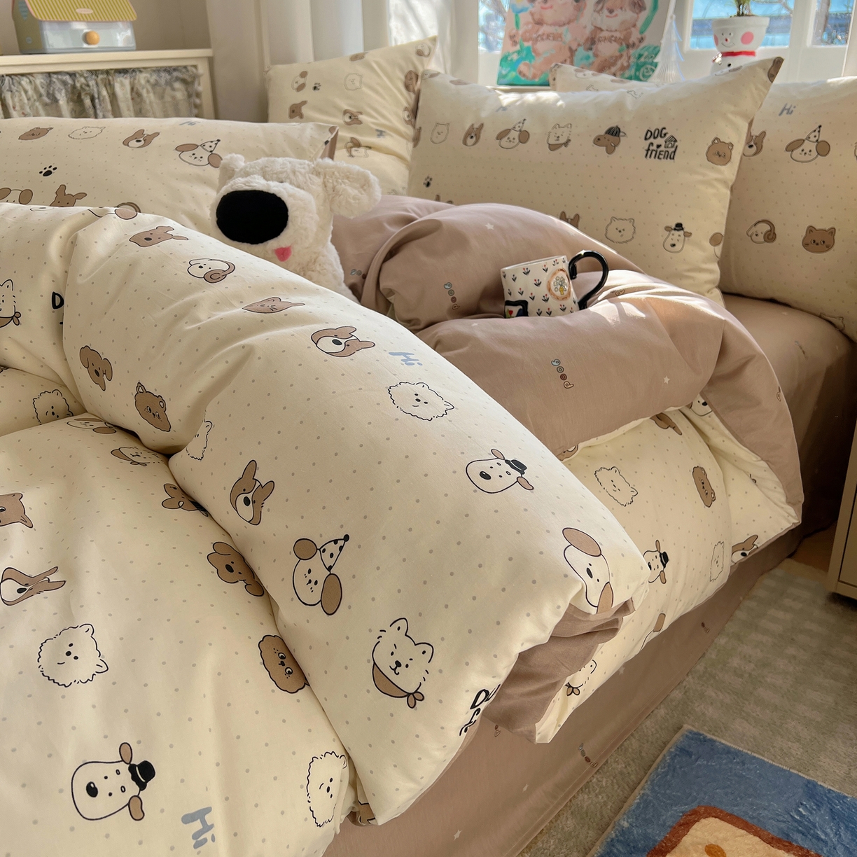 91家纺网 家纺一手货源 找家纺 六巷胡同 2026春夏新款INS卡通基础款全棉纯棉四件套-系列一 嗨皮波点犬