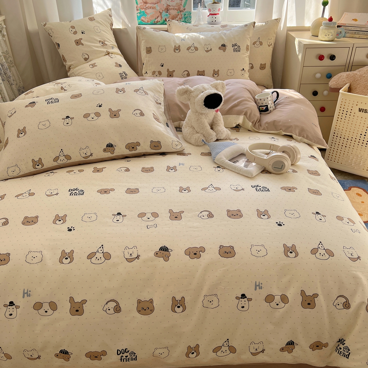 91家纺网 家纺一手货源 找家纺 六巷胡同 2026春夏新款INS卡通基础款全棉纯棉四件套-系列一 嗨皮波点犬