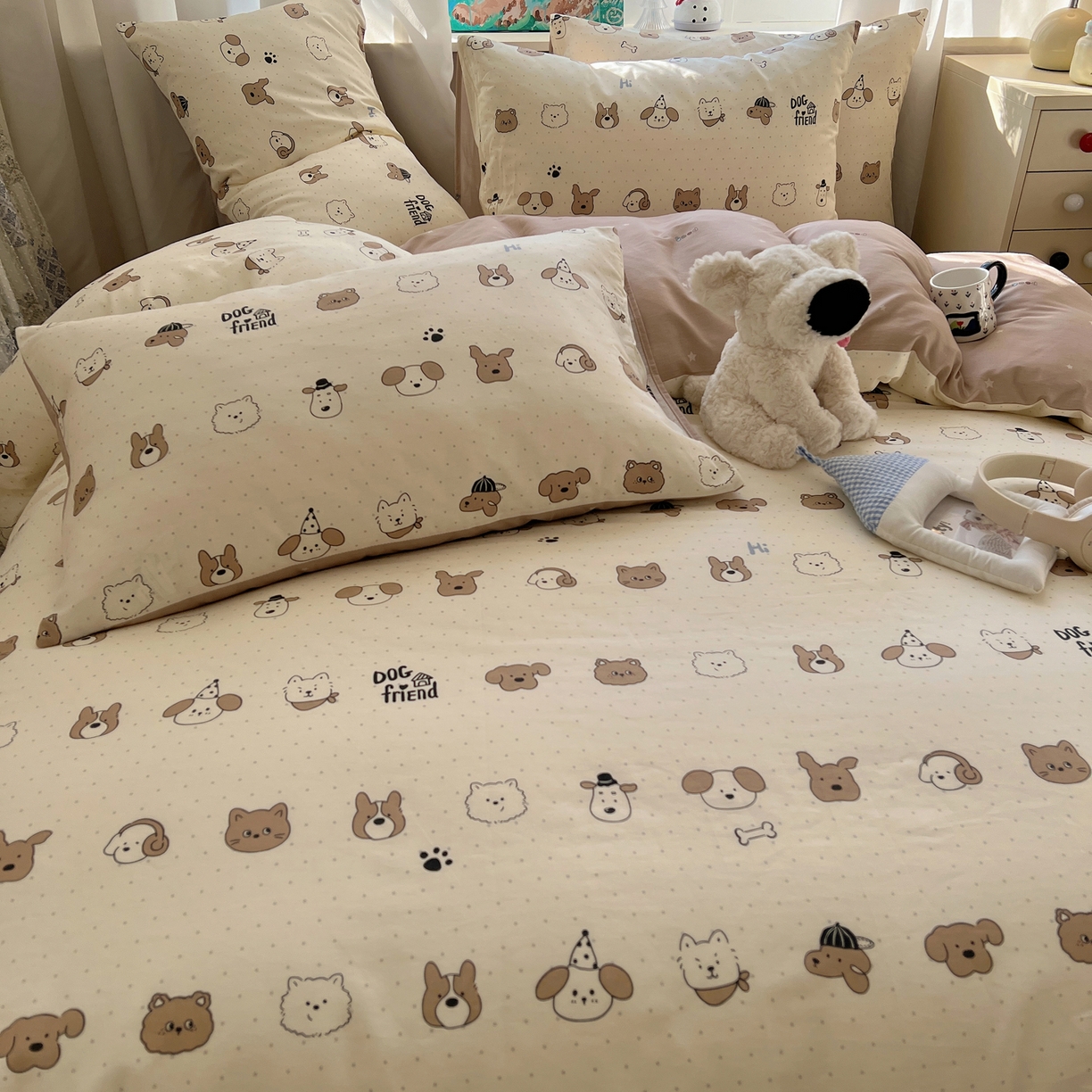 91家纺网 家纺一手货源 找家纺 六巷胡同 2026春夏新款INS卡通基础款全棉纯棉四件套-系列一 嗨皮波点犬