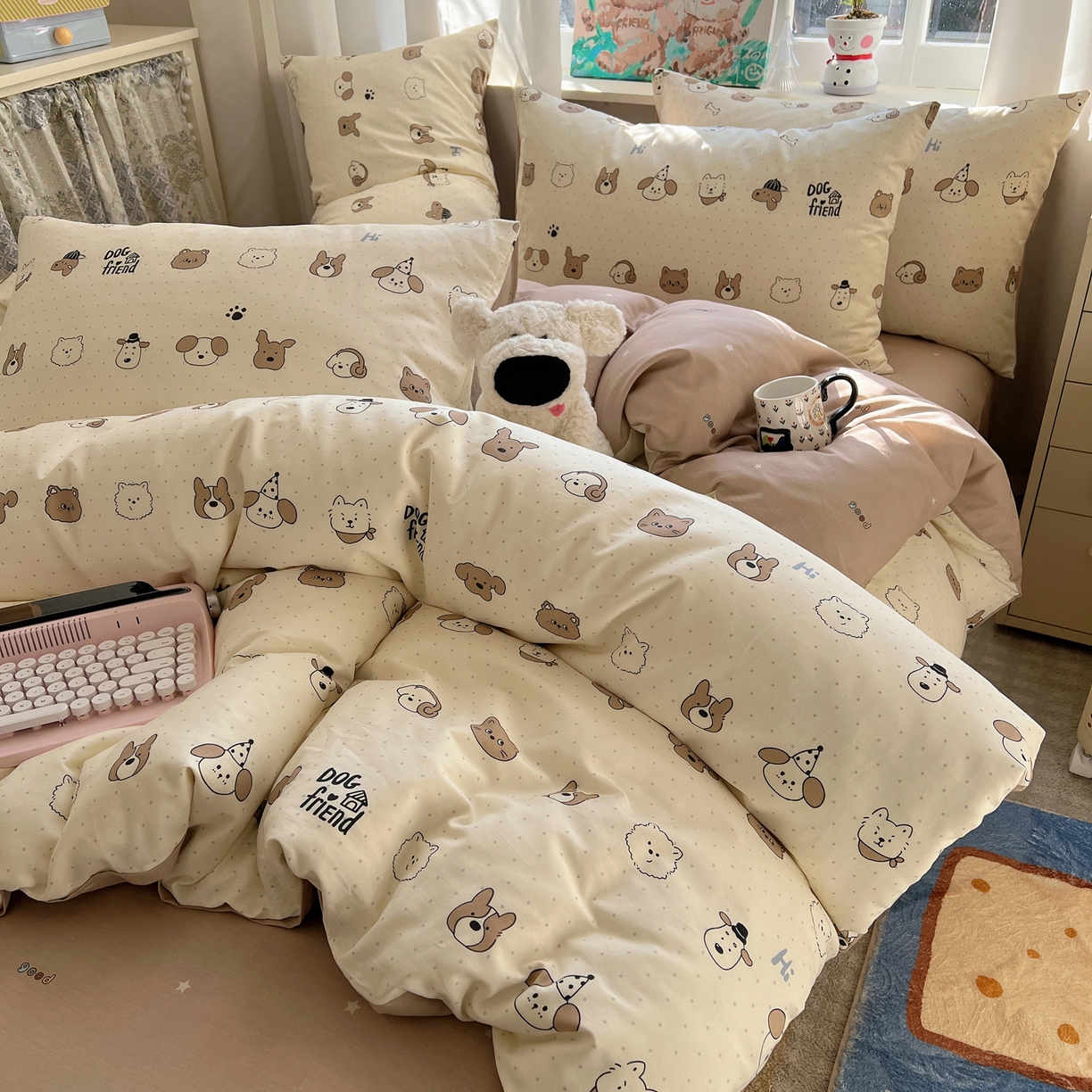 91家纺网 家纺一手货源 找家纺 六巷胡同 2026春夏新款INS卡通基础款全棉纯棉四件套-系列一 嗨皮波点犬