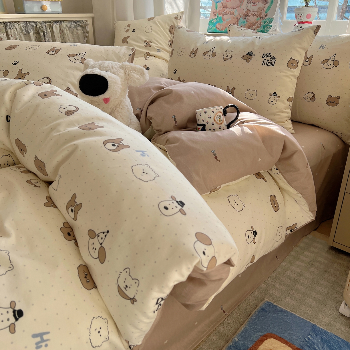 91家纺网 家纺一手货源 找家纺 六巷胡同 2026春夏新款INS卡通基础款全棉纯棉四件套-系列一 嗨皮波点犬