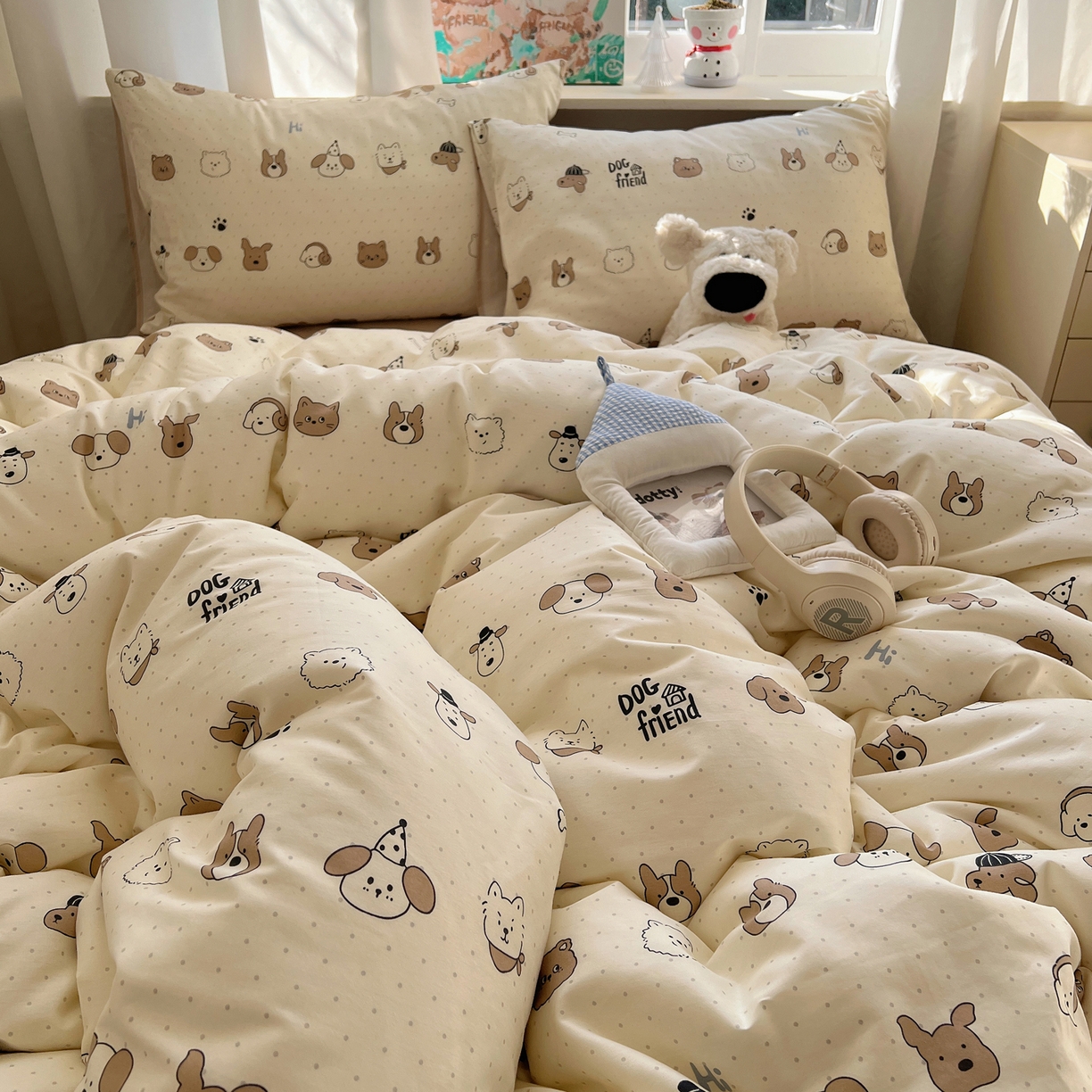 91家纺网 家纺一手货源 找家纺 六巷胡同 2026春夏新款INS卡通基础款全棉纯棉四件套-系列一 嗨皮波点犬