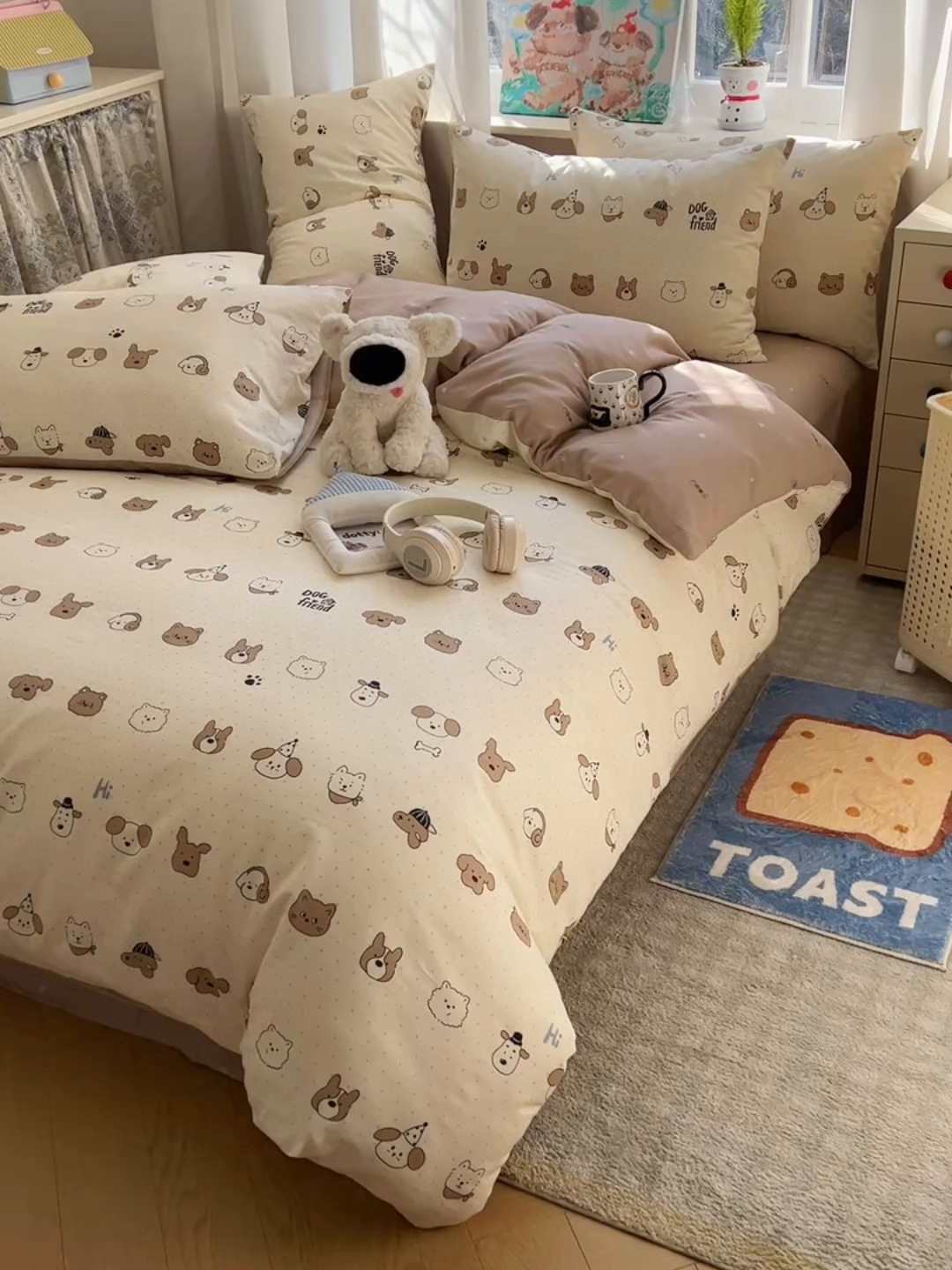 91家纺网 家纺一手货源 找家纺 六巷胡同 2026春夏新款INS卡通基础款全棉纯棉四件套-系列一 嗨皮波点犬