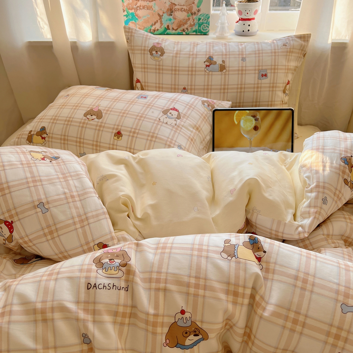 91家纺网 家纺一手货源 找家纺 六巷胡同 2026春夏新款INS卡通基础款全棉纯棉四件套-系列一 黄格汪星人