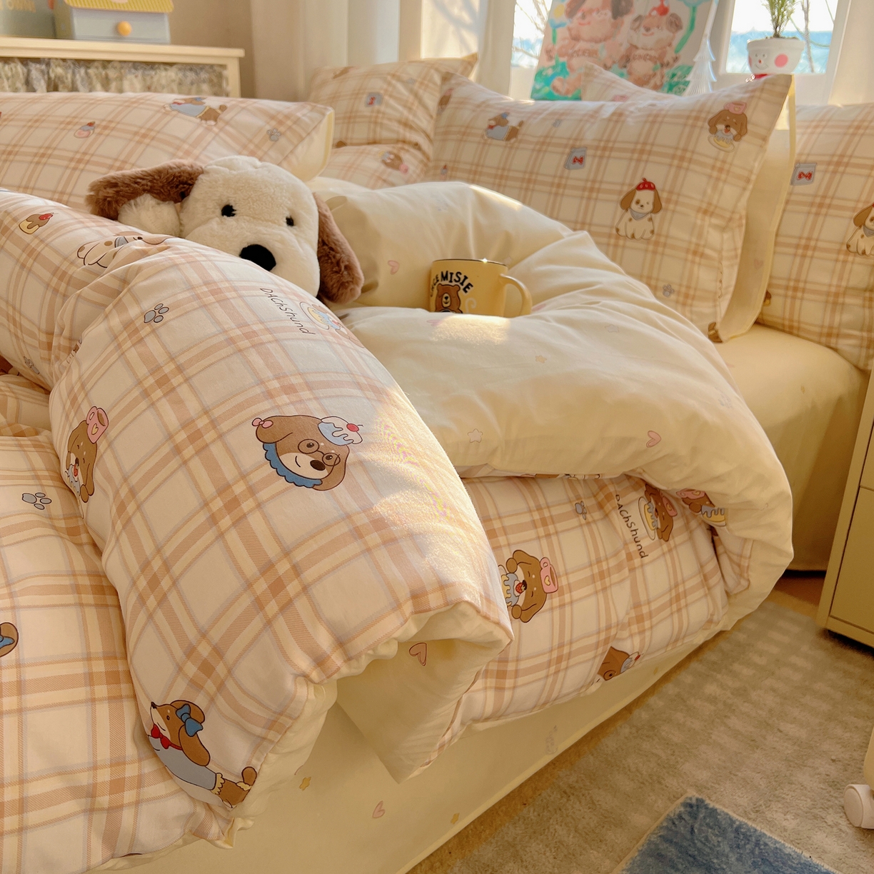 91家纺网 家纺一手货源 找家纺 六巷胡同 2026春夏新款INS卡通基础款全棉纯棉四件套-系列一 黄格汪星人