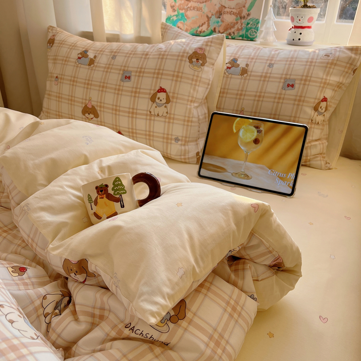 91家纺网 家纺一手货源 找家纺 六巷胡同 2026春夏新款INS卡通基础款全棉纯棉四件套-系列一 黄格汪星人