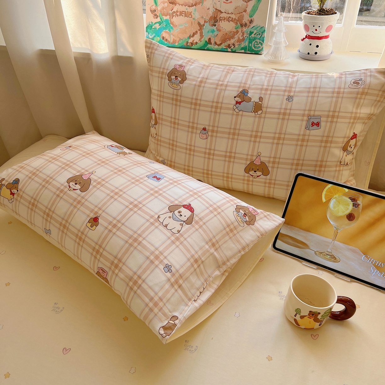 91家纺网 家纺一手货源 找家纺 六巷胡同 2026春夏新款INS卡通基础款全棉纯棉四件套-系列一 黄格汪星人