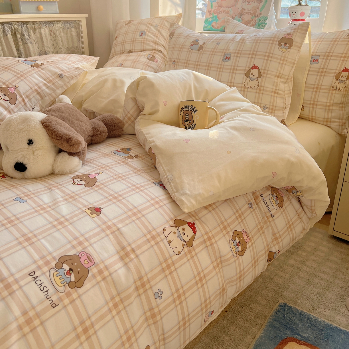 91家纺网 家纺一手货源 找家纺 六巷胡同 2026春夏新款INS卡通基础款全棉纯棉四件套-系列一 黄格汪星人