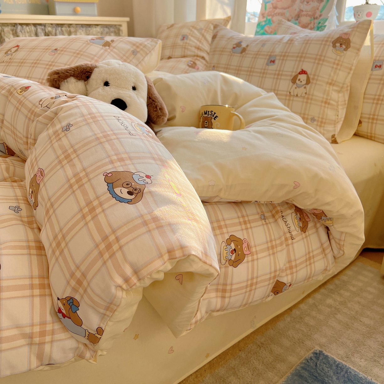 91家纺网 家纺一手货源 找家纺 六巷胡同 2026春夏新款INS卡通基础款全棉纯棉四件套-系列一 黄格汪星人