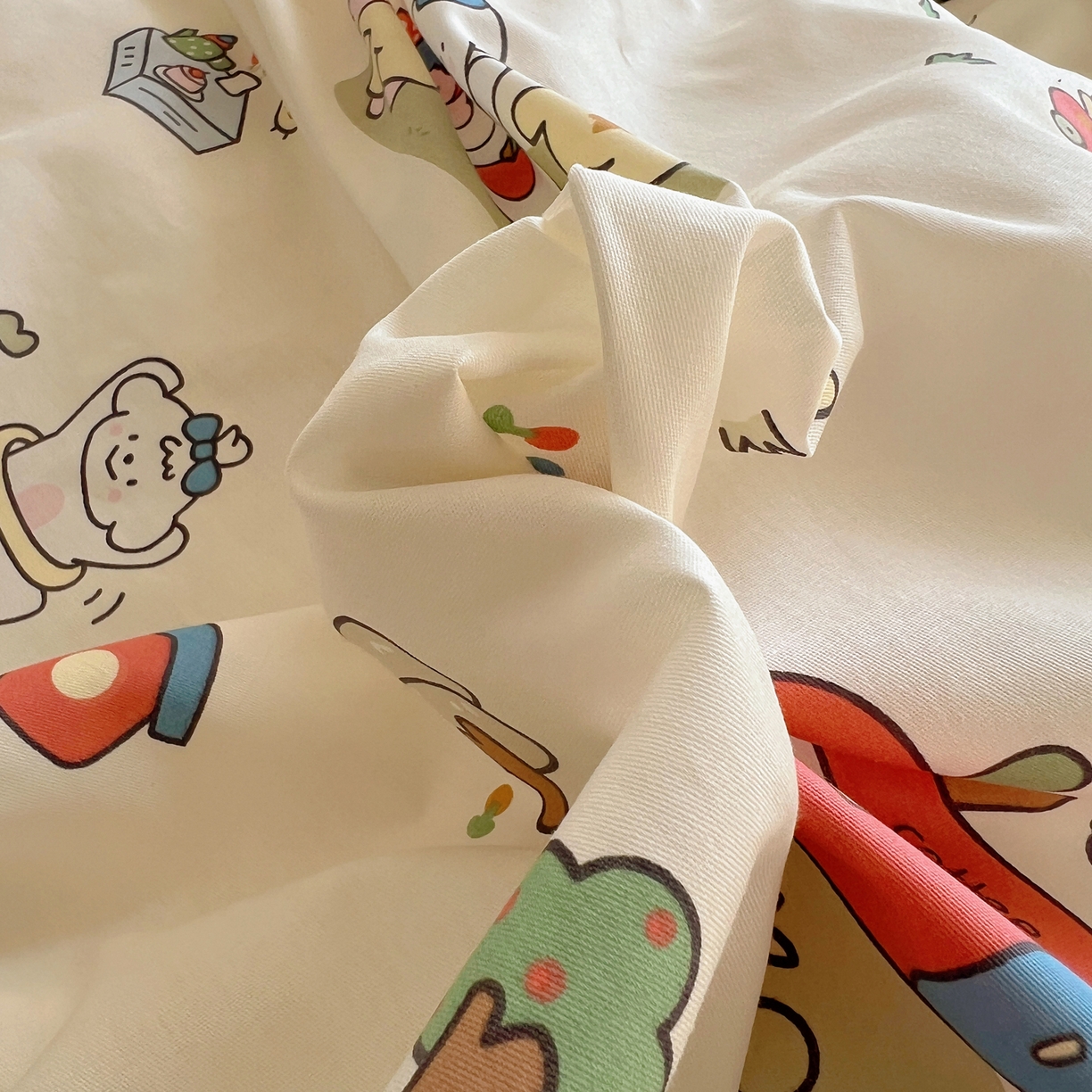 91家纺网 家纺一手货源 找家纺 六巷胡同 2026春夏新款INS卡通基础款全棉纯棉四件套-系列一 假日公园记