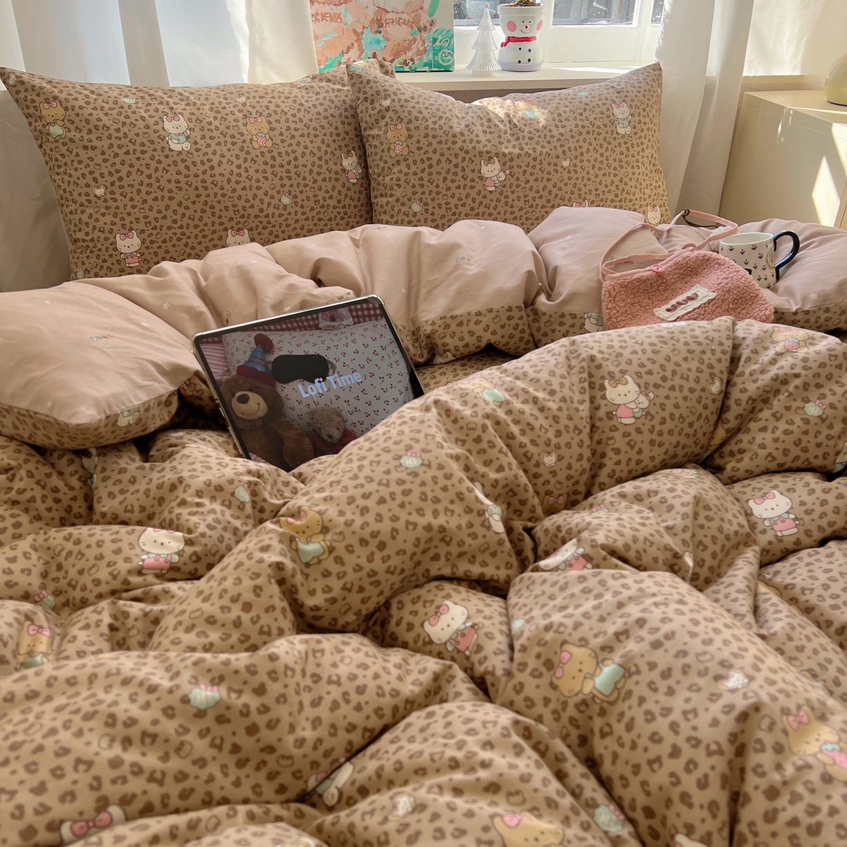 91家纺网 家纺一手货源 找家纺 六巷胡同 2026春夏新款INS卡通基础款全棉纯棉四件套-系列一 咖豹纹喵喵