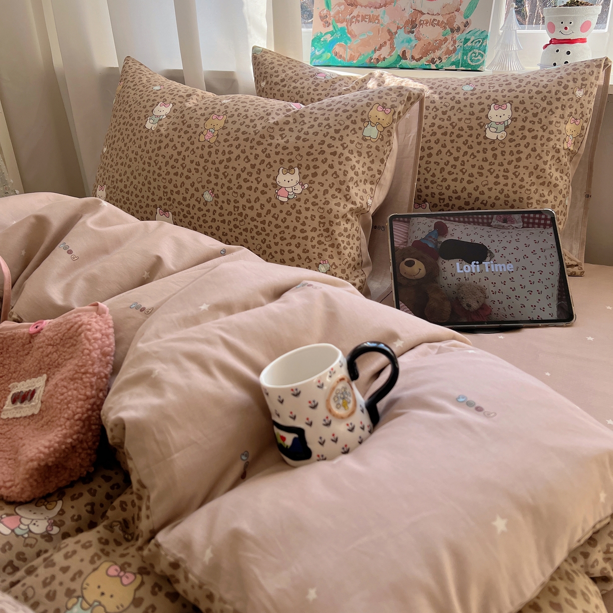 91家纺网 家纺一手货源 找家纺 六巷胡同 2026春夏新款INS卡通基础款全棉纯棉四件套-系列一 咖豹纹喵喵