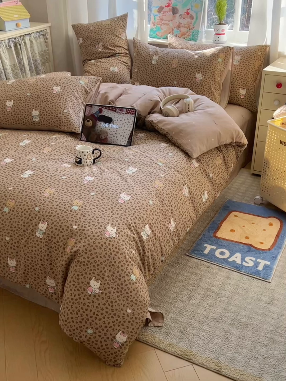 91家纺网 家纺一手货源 找家纺 六巷胡同 2026春夏新款INS卡通基础款全棉纯棉四件套-系列一 咖豹纹喵喵