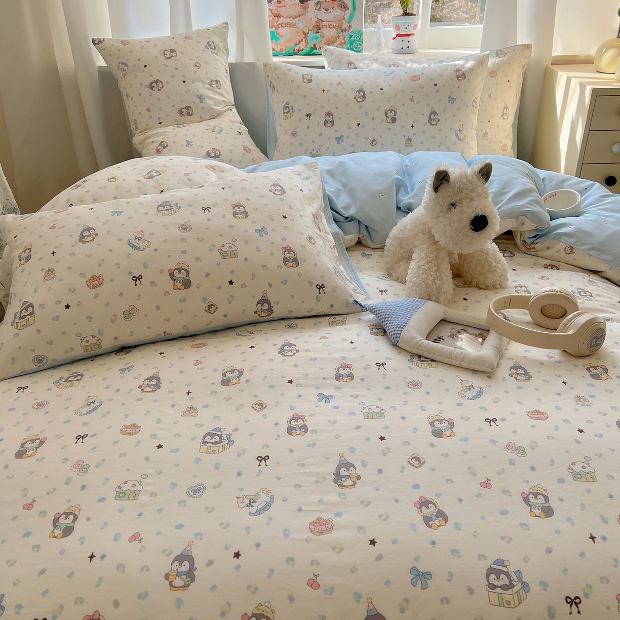 91家纺网 家纺一手货源 找家纺 六巷胡同 2026春夏新款INS卡通基础款全棉纯棉四件套-系列一 企鹅欢乐趴