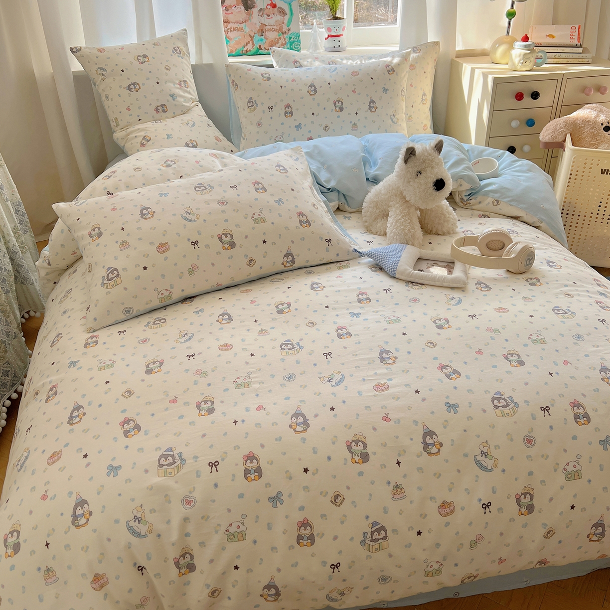 91家纺网 家纺一手货源 找家纺 六巷胡同 2026春夏新款INS卡通基础款全棉纯棉四件套-系列一 企鹅欢乐趴