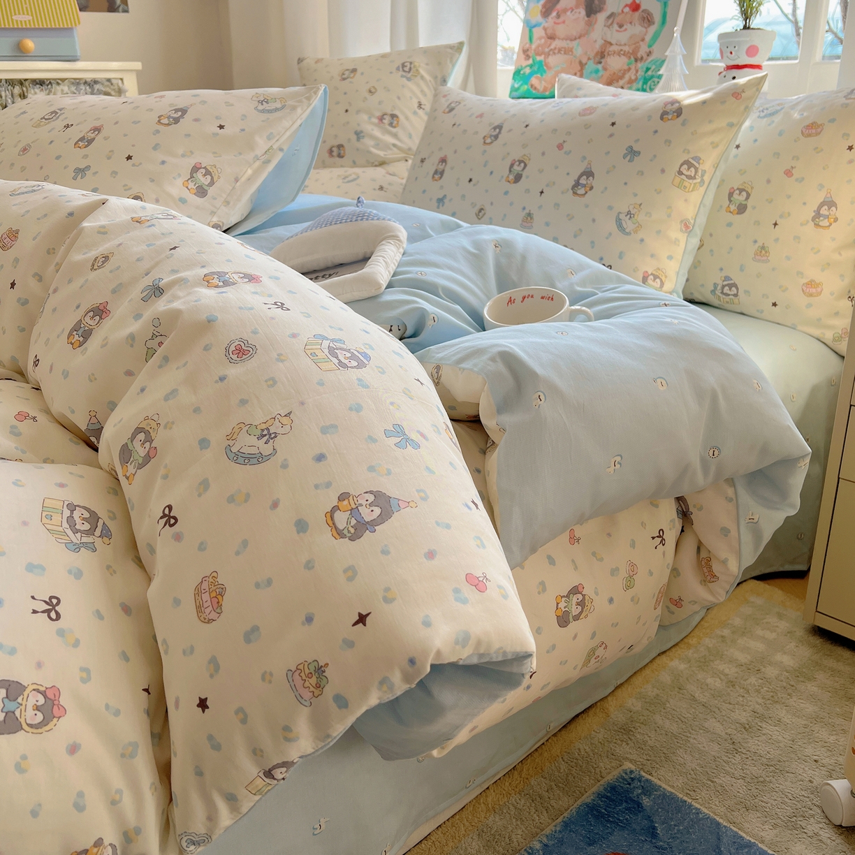 91家纺网 家纺一手货源 找家纺 六巷胡同 2026春夏新款INS卡通基础款全棉纯棉四件套-系列一 企鹅欢乐趴