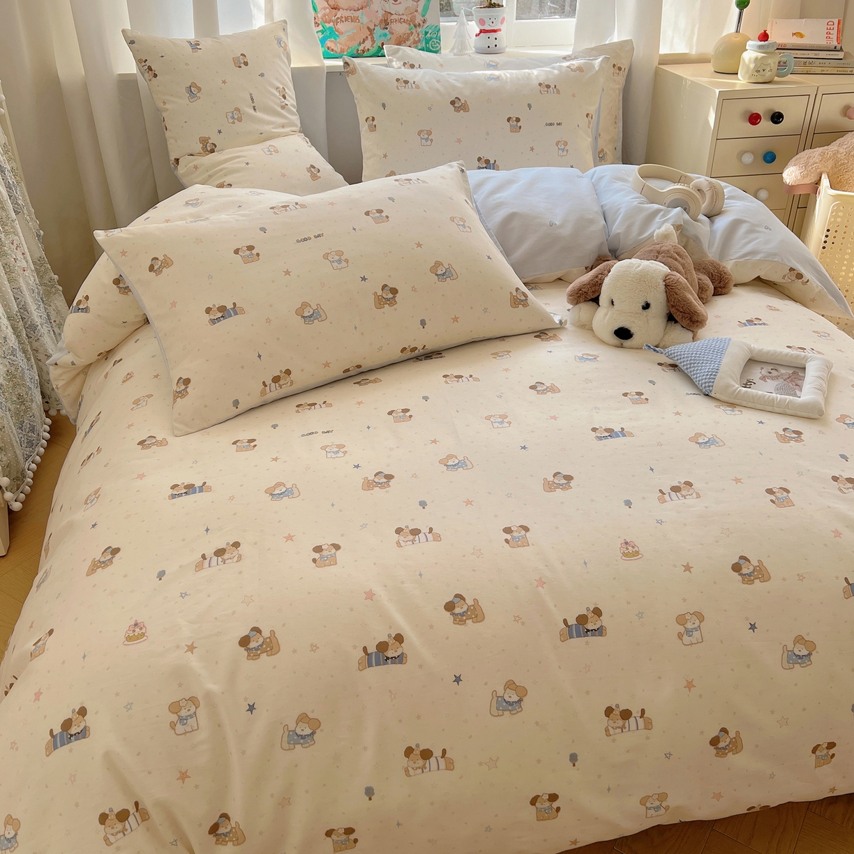 91家纺网 家纺一手货源 找家纺 六巷胡同 2026春夏新款INS卡通基础款全棉纯棉四件套-系列一 星星小萌犬