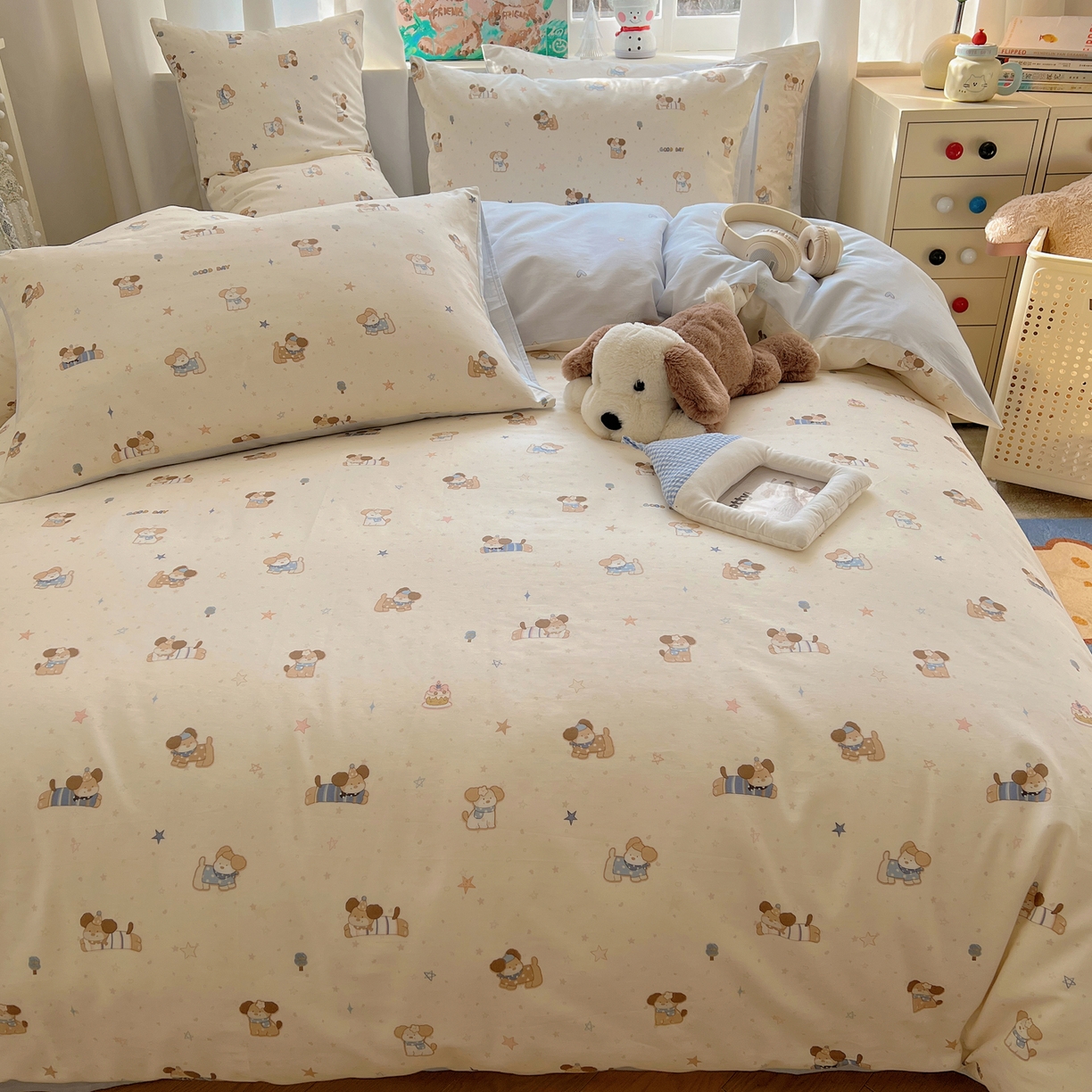 91家纺网 家纺一手货源 找家纺 六巷胡同 2026春夏新款INS卡通基础款全棉纯棉四件套-系列一 星星小萌犬