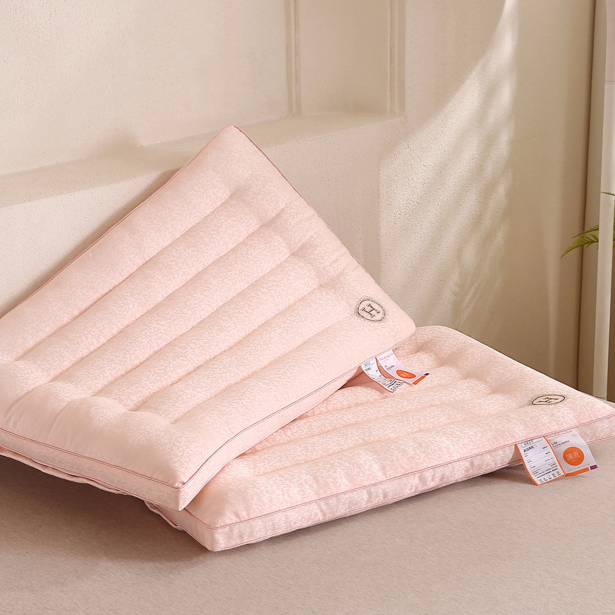 91家纺网 家纺一手货源 找家纺 橘夏家纺 2025新款提花款低枕枕头枕芯 桃夭玉露