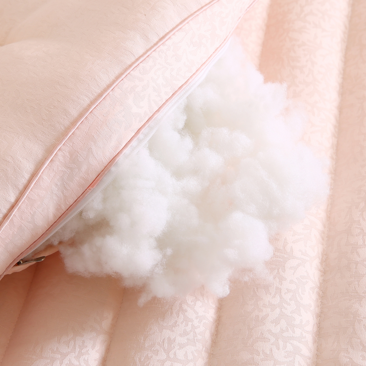 91家纺网 家纺一手货源 找家纺 橘夏家纺 2025新款提花款低枕枕头枕芯 桃夭玉露