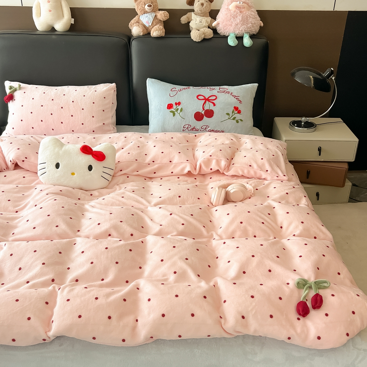 91家纺网 家纺一手货源 找家纺 （总）子钦家纺 2025秋冬新款小红书同款加厚牛奶绒樱桃蝴蝶结款毛巾绣床单床笠四件套-樱桃公主