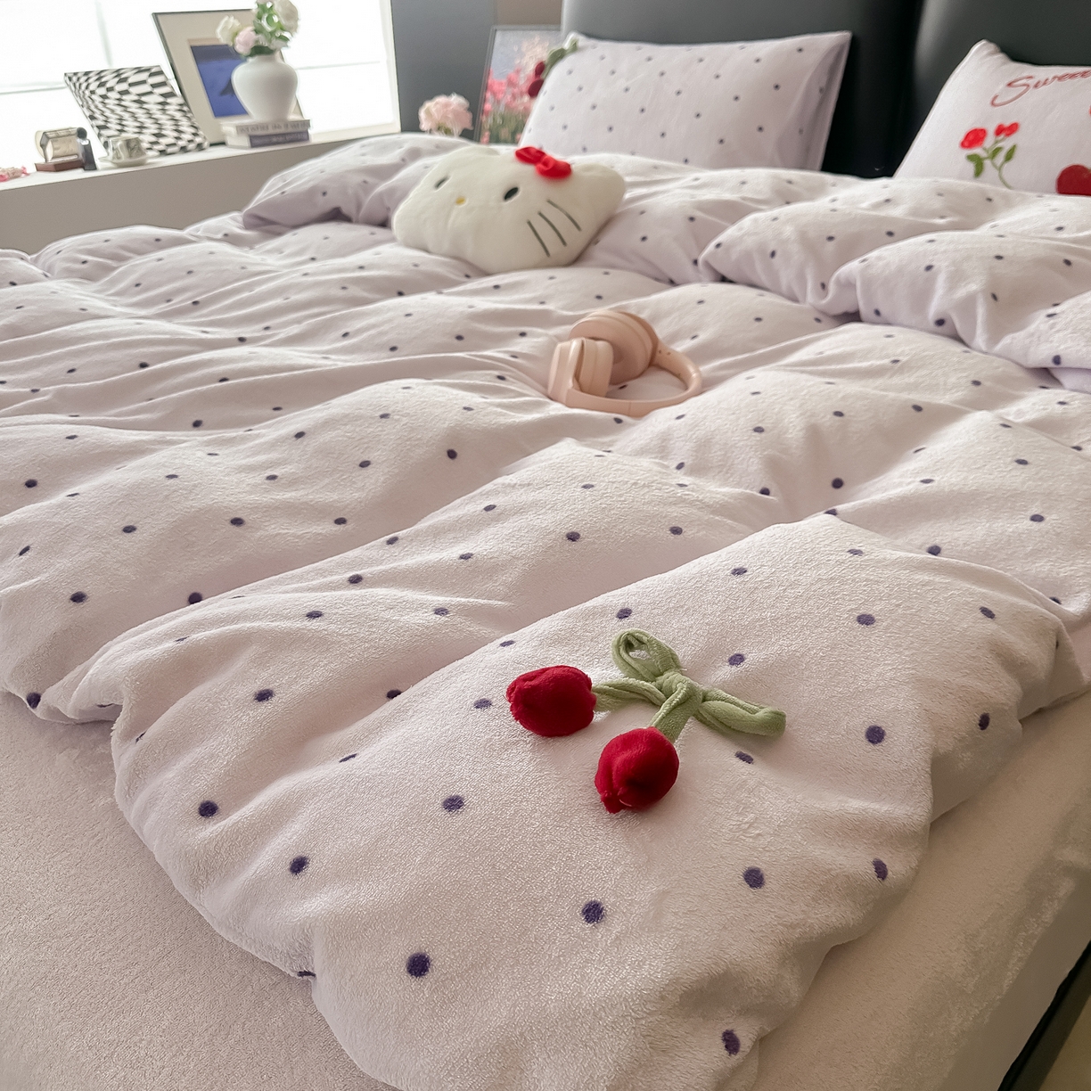 91家纺网 家纺一手货源 找家纺 子钦家纺 2025秋冬新款小红书同款加厚牛奶绒樱桃蝴蝶结款毛巾绣床单床笠四件套-樱桃公主 樱桃公主-紫波点