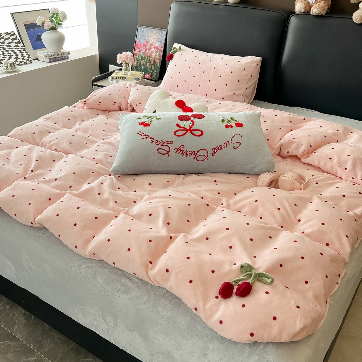 91家纺网 家纺一手货源 找家纺 （总）子钦家纺 2025秋冬新款小红书同款加厚牛奶绒樱桃蝴蝶结款毛巾绣床单床笠四件套-樱桃公主