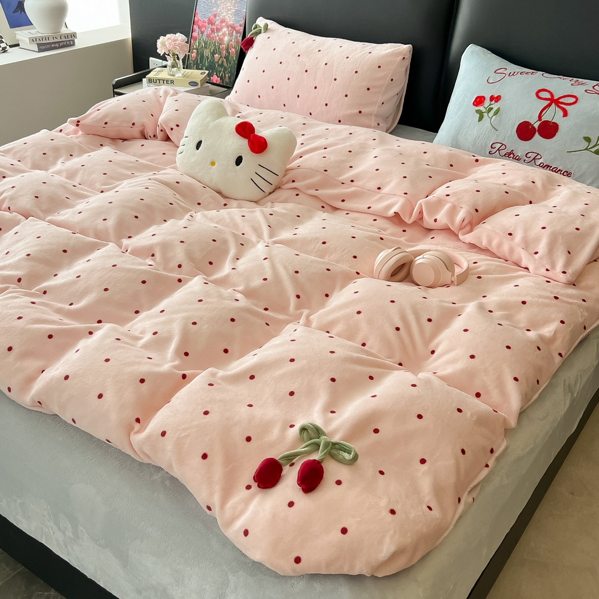 91家纺网 家纺一手货源 找家纺 （总）子钦家纺 2025秋冬新款小红书同款加厚牛奶绒樱桃蝴蝶结款毛巾绣床单床笠四件套-樱桃公主