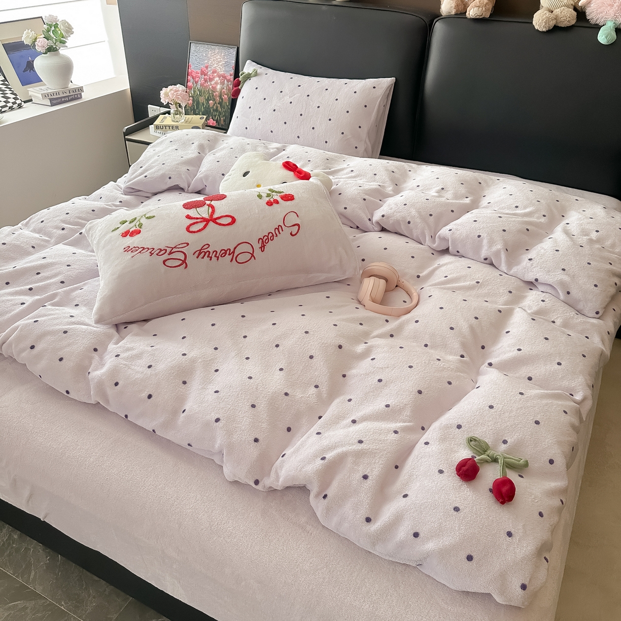 91家纺网 家纺一手货源 找家纺 子钦家纺 2025秋冬新款小红书同款加厚牛奶绒樱桃蝴蝶结款毛巾绣床单床笠四件套-樱桃公主 樱桃公主-紫波点
