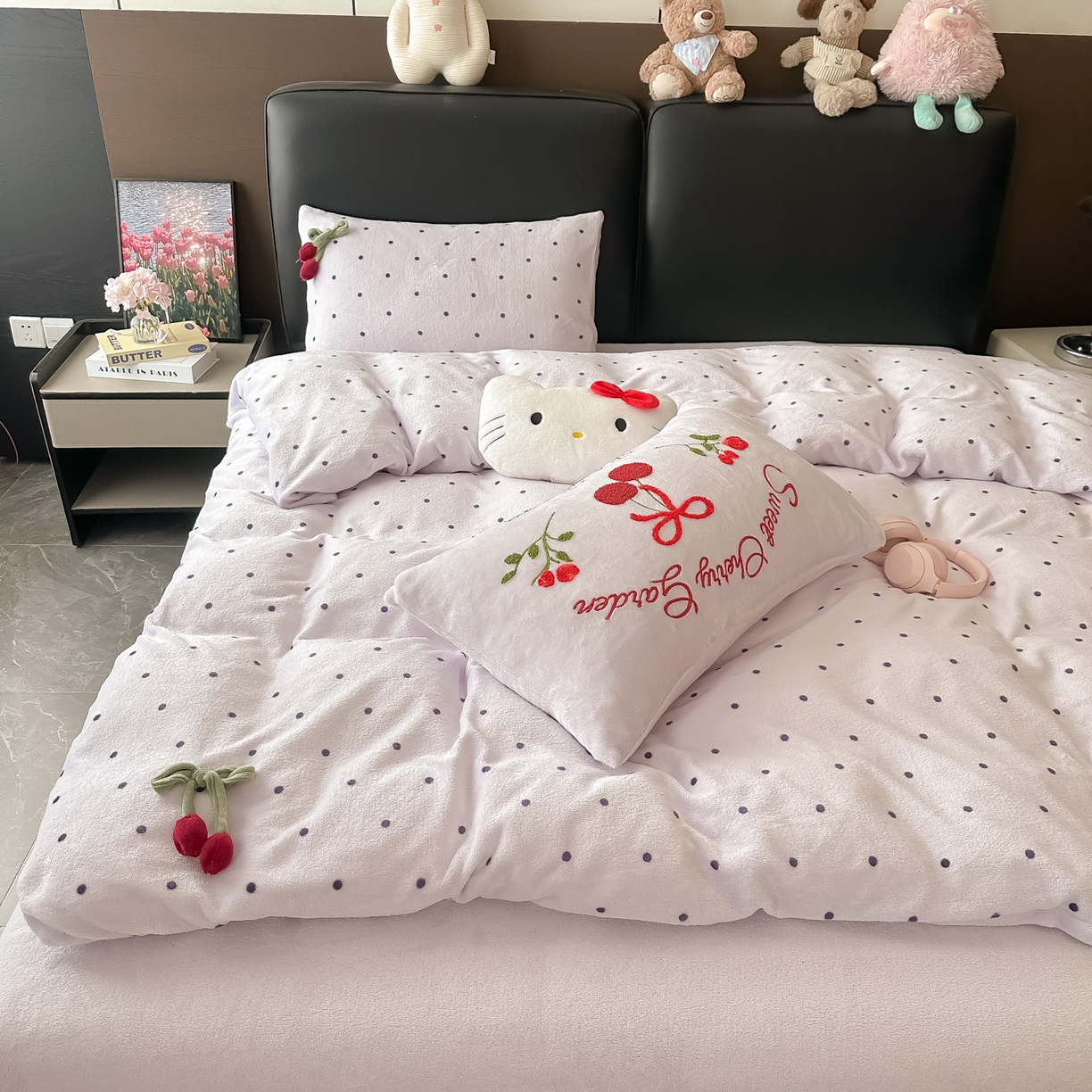 91家纺网 家纺一手货源 找家纺 子钦家纺 2025秋冬新款小红书同款加厚牛奶绒樱桃蝴蝶结款毛巾绣床单床笠四件套-樱桃公主 樱桃公主-紫波点