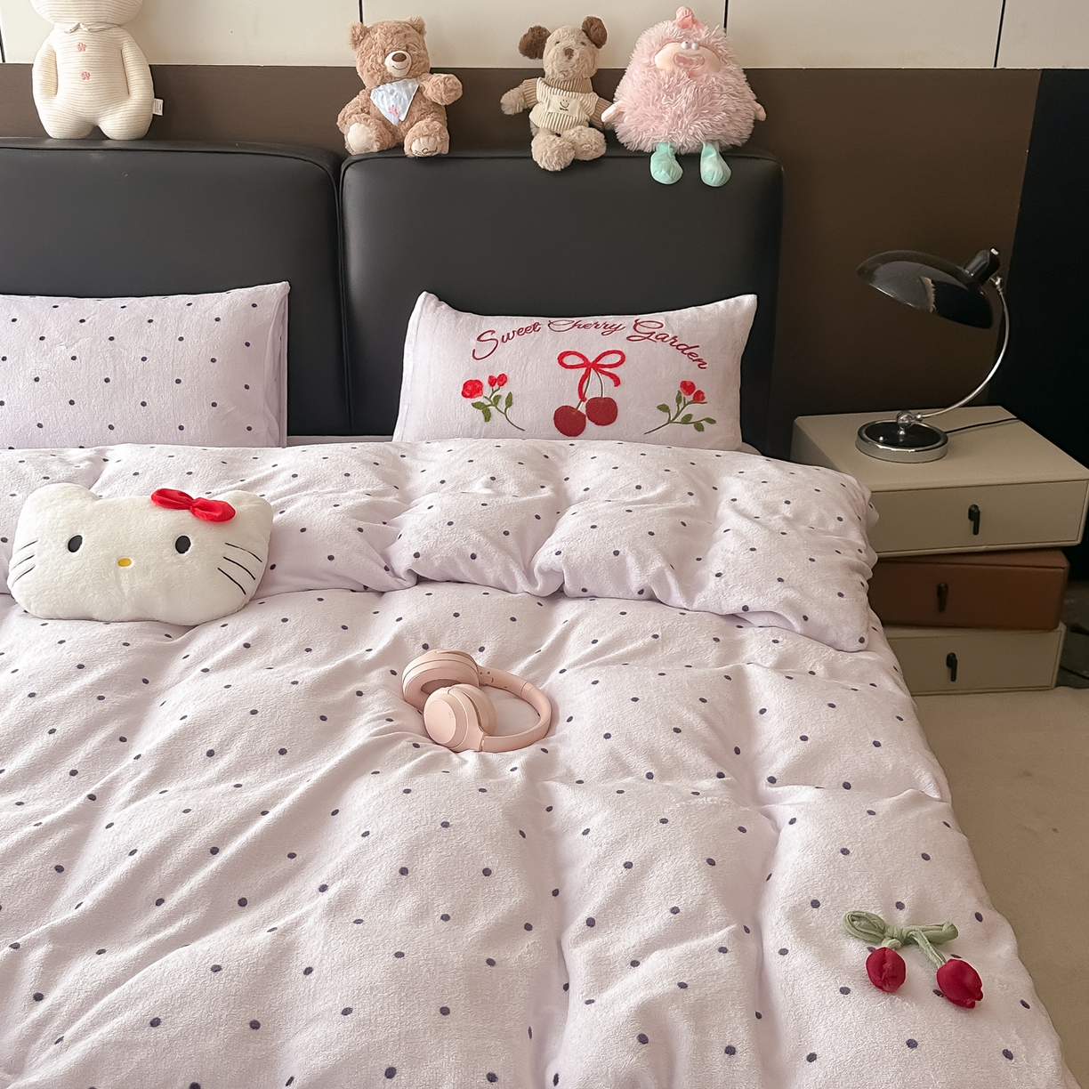 91家纺网 家纺一手货源 找家纺 子钦家纺 2025秋冬新款小红书同款加厚牛奶绒樱桃蝴蝶结款毛巾绣床单床笠四件套-樱桃公主 樱桃公主-紫波点